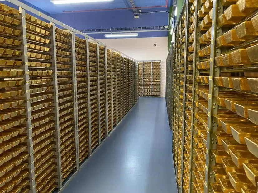 desktop-why-central-banks-are-stockpiling-gold-instead-of-us-debt-for-first-time-since-1996