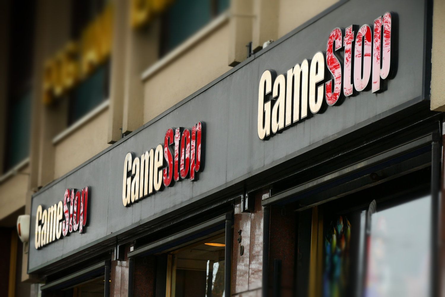 Акції GameStop зросли на 14% після оголошення стратегії резервів у біткоїнах