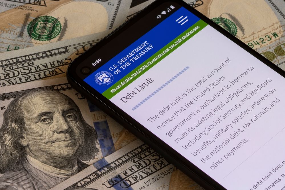 A Crise da Dívida dos EUA Pode Acelerar a Ascensão do Bitcoin como Moeda de Reserva Global, Adverte CEO da Coinbase