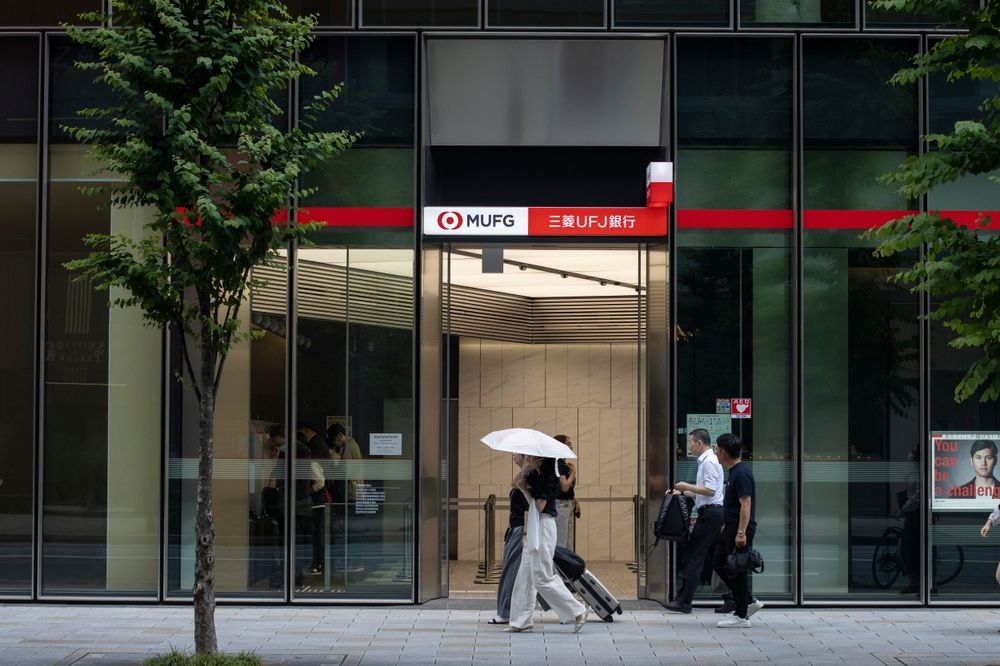 desktop-比特币上涨与日本债券市场崩溃相关,-5000亿美元损失引发加密转换