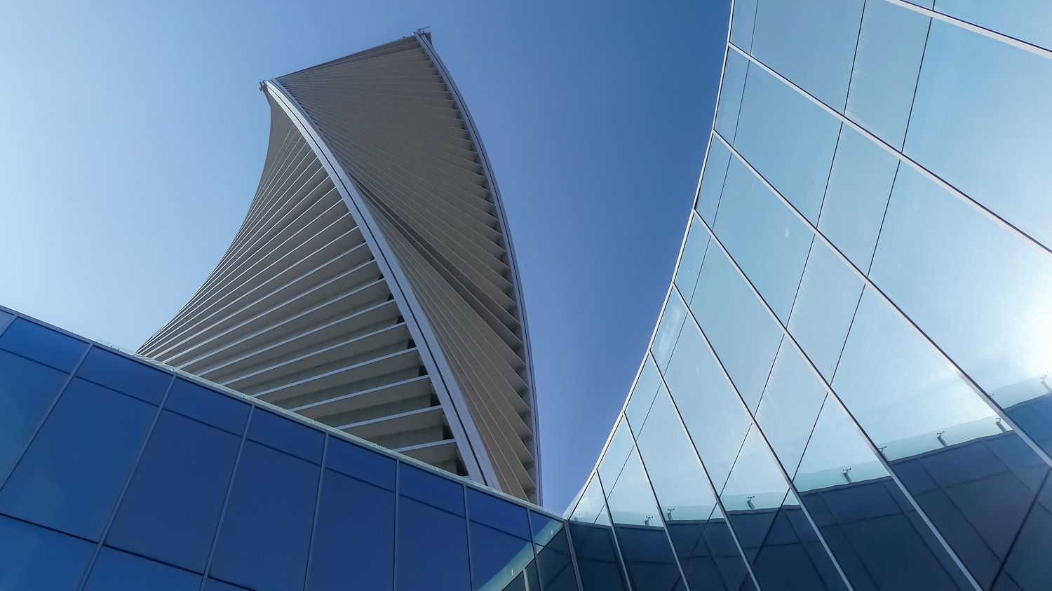 desktop-weekly-global-market-pulse-tech-resilience-amid-trade-turmoil